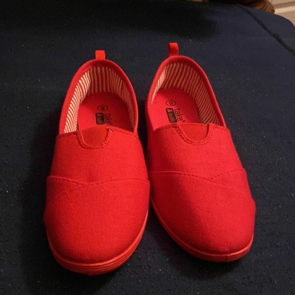 Red canvas shoes - Picture 4 of 8
